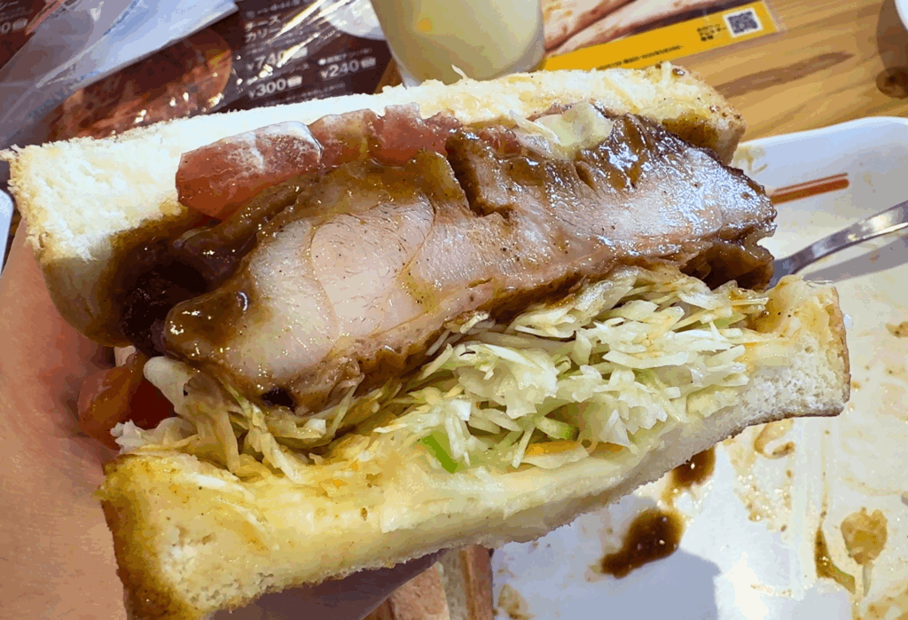 コメダ珈琲のタンドリーチキンホットサンド