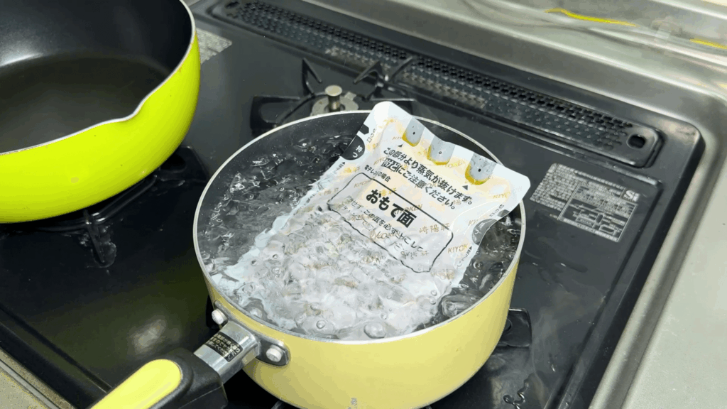 崎陽軒の横浜カレーを湯煎