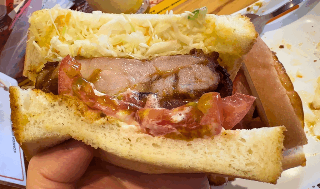 コメダ珈琲のタンドリーチキンホットサンド