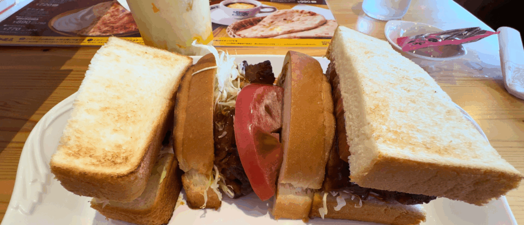 コメダ珈琲のタンドリーチキンホットサンド