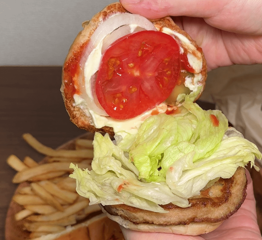 ファーストクラシックバーガーを開けたところ
