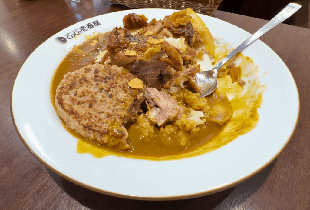 ホロ肉ガーリック&ペッパーカレー:ボリュームがすごい