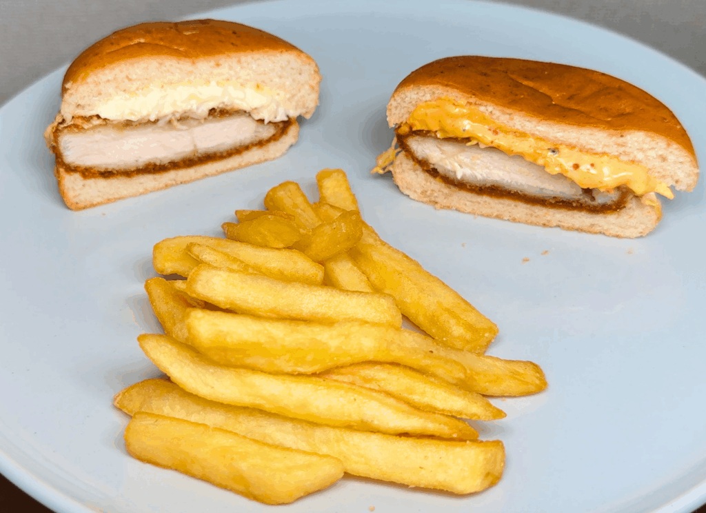 KFCの和風チキンカツバーガー本格ゆず七味と定番和風チキンカツバーガーとフライドポテト