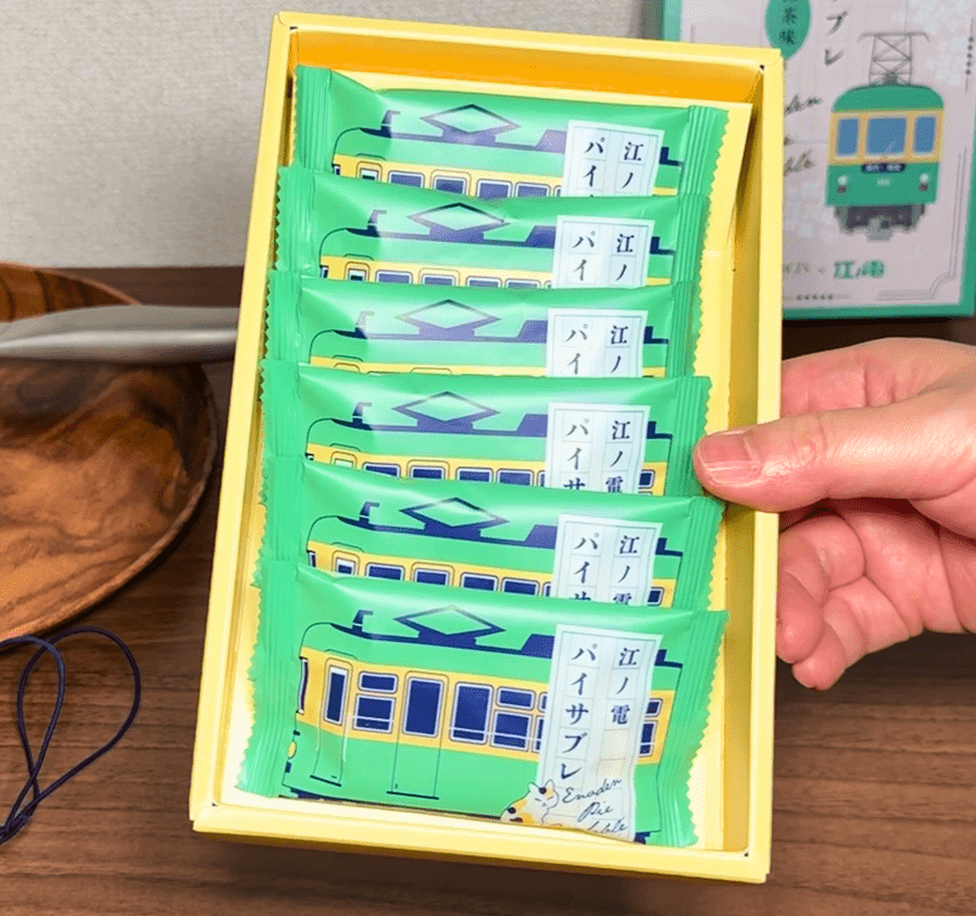 江ノ電パイサブレ 抹茶味のパッケージを開封