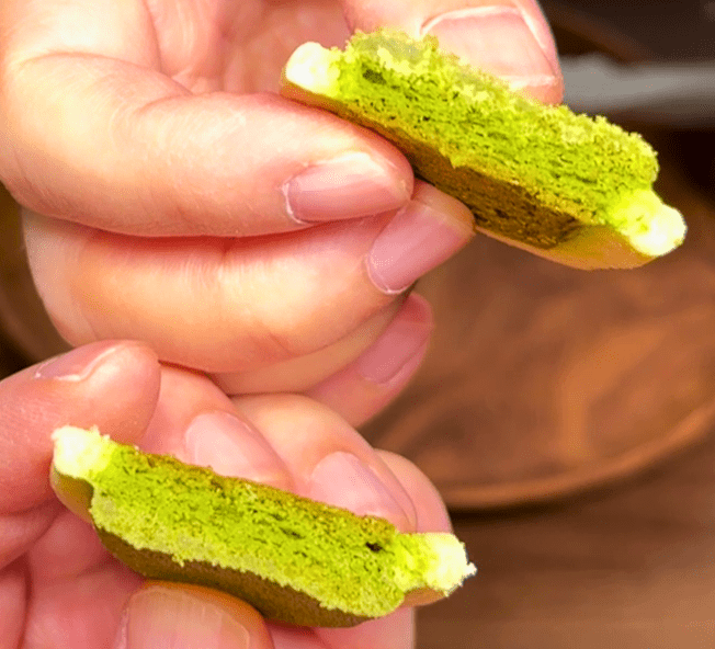 江ノ電パイサブレ 抹茶味の断面